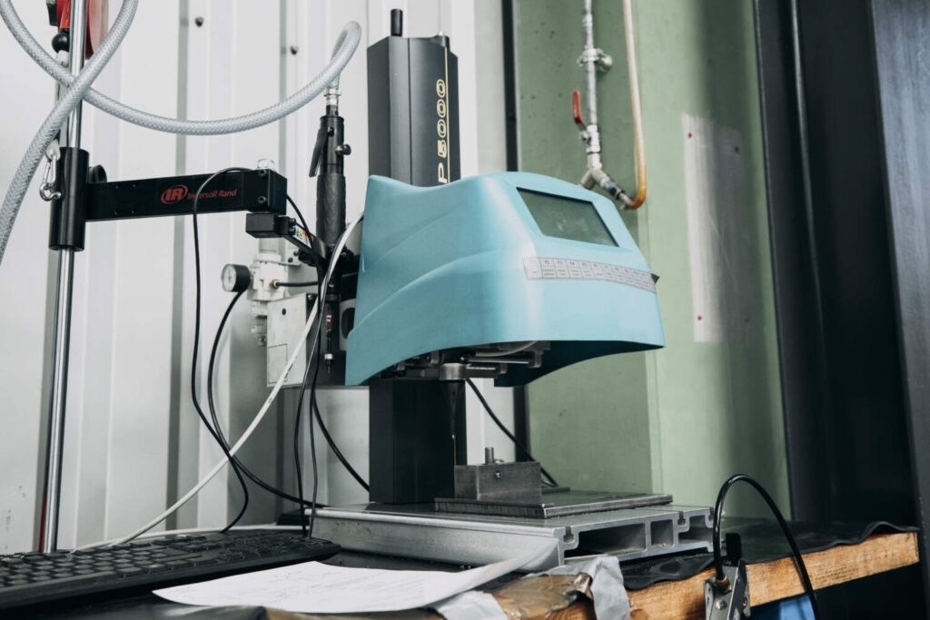 Photo d'une machine utilisée dans le décolletage de matière plastique